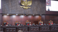 mk menyatakan gugatan batas usia capres dan cawapres minimal 25 tahun tidak dapat diterima.