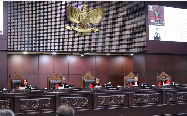 mk menyatakan gugatan batas usia capres dan cawapres minimal 25 tahun tidak dapat diterima.