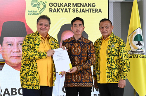 wali kota solo, gibran rakabuming raka siap menerima segala konsekuensi dari pdip setelah dipinang partai golkar untuk menjadi cawapres prabowo subianto.