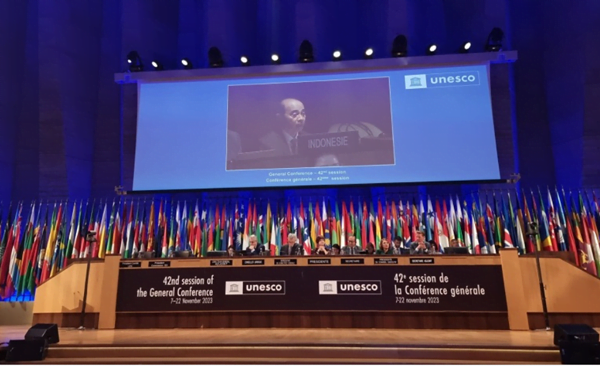 bahasa indonesia disetujui menjadi bahasa resmi di sidang umum unesco. bahasa indonesia disetujui menjadi bahasa resmi di sidang umum unesco.