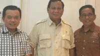 (dari kiri) al haris, prabowo dan h bakri.