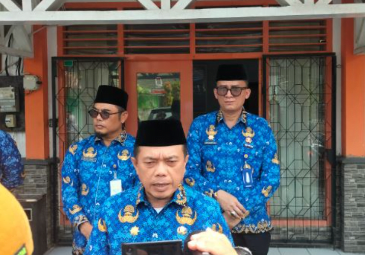 gubernur jambi al haris saat di bawaslu.