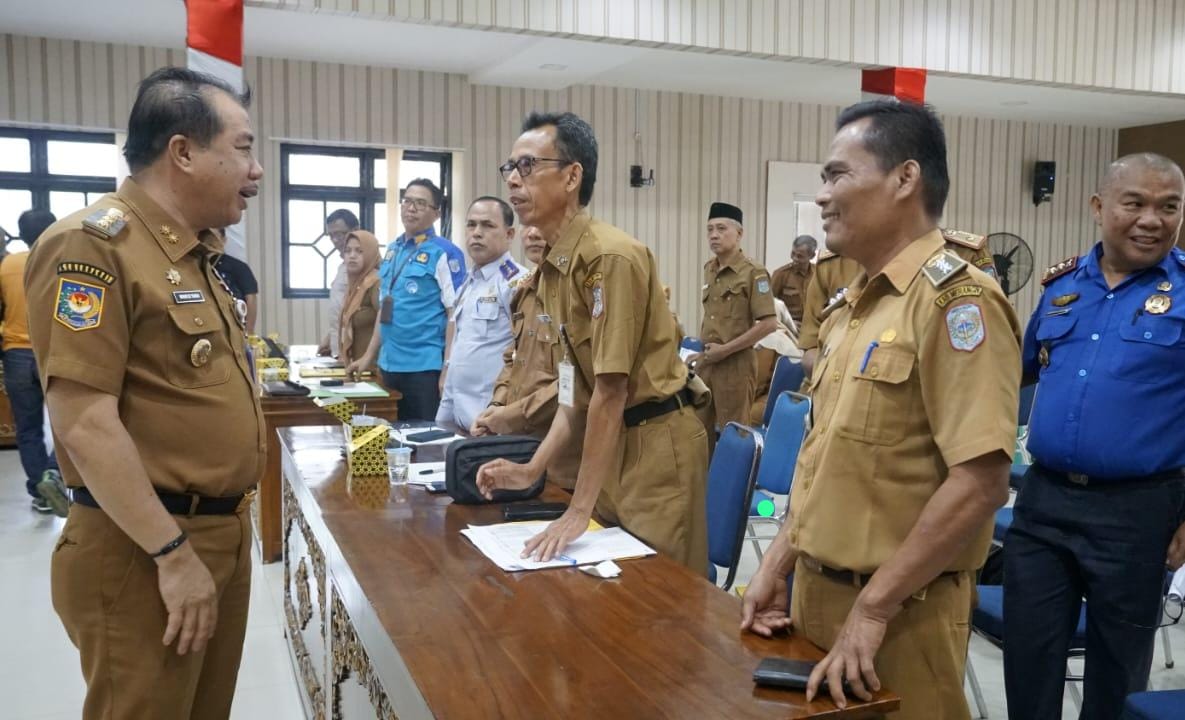 Pj Bupati Merangin H Mukti pimpin Rapat realisasi Pendapatan Asli Daerah (PAD) bersama Organisasi Perangkat Daerah (OPD) dan Camat. Selasa (28/11/2023).