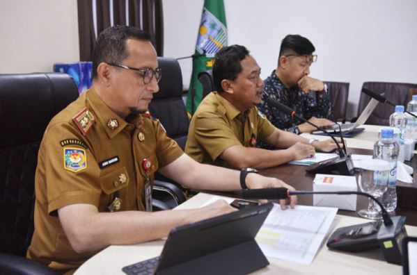 Kadis Kominfo Kota Jambi Abu Bakar (kiri). Foto : Diskominfo Kota Jambi