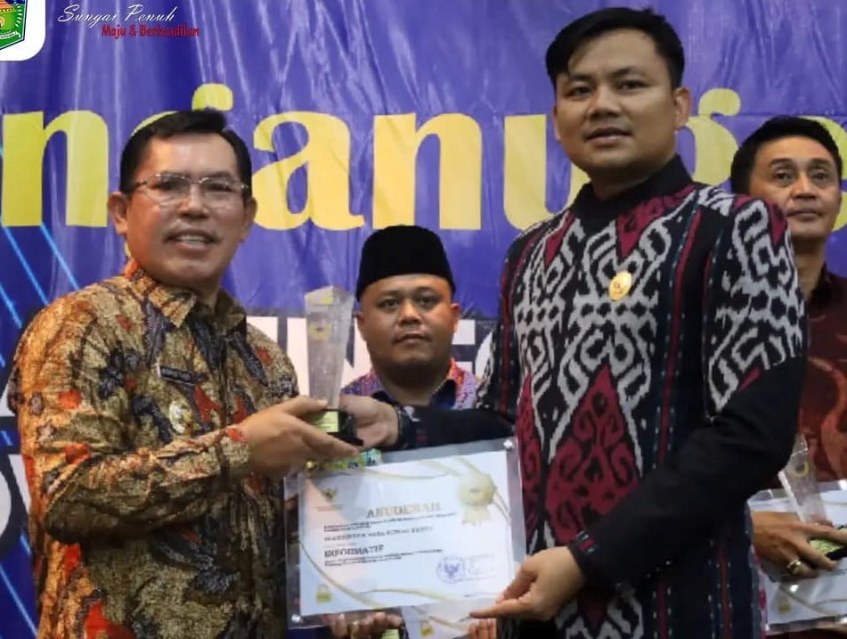 Anugerah KIP kategori informatif 2023. Foto: Oga/Jambiseru.com Anugerah KIP kategori informatif 2023. Foto: Oga/Jambiseru.com