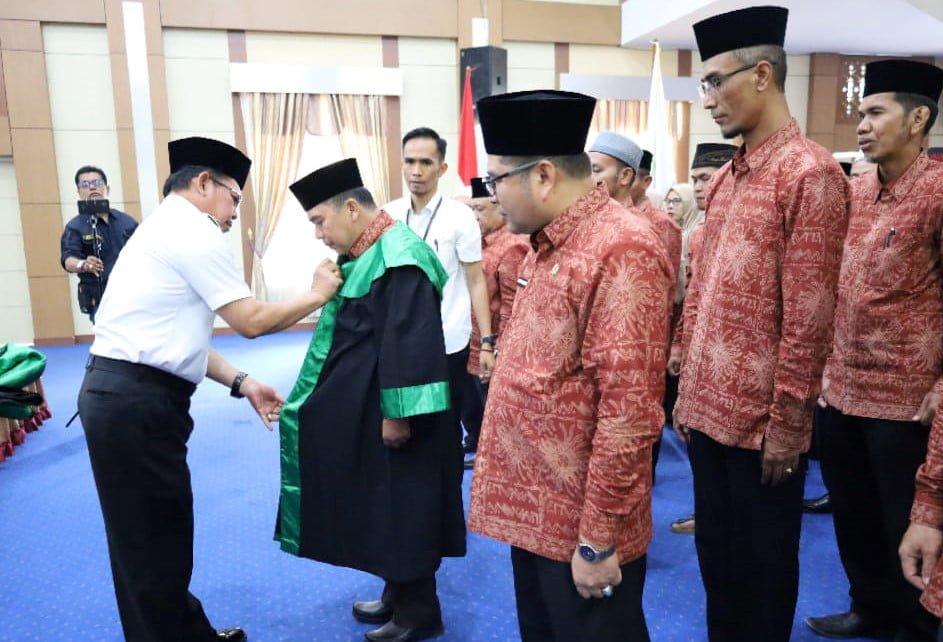 Pelantikan Dewan Hakim MTQ Ke XIV. Foto: Oga/Jambiseru.com Pelantikan Dewan Hakim MTQ Ke XIV. Foto: Oga/Jambiseru.com