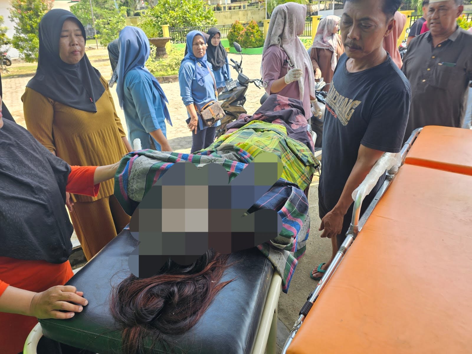 Korban meninggal dunia usai menderita luka tikam di bagian perut. Kejadiannya di Desa Muaro Panco Timur Renah Pembarap. Jum'at (15/12/2023).