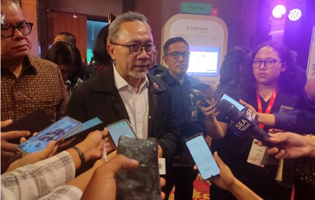 ketua umum pan zulkifli hasan (zulhas).