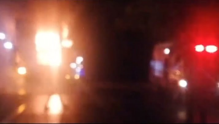 mobil berisi paket terbakar di muaro jambi. mobil berisi paket terbakar di muaro jambi.