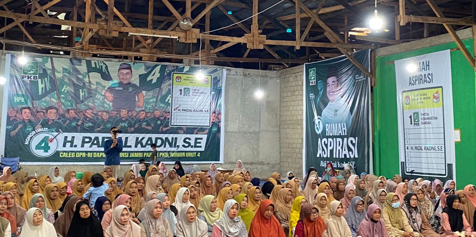 H Paizal Kadni bersama majlis taklim. Foto: (Oga/Jambiseru.com)