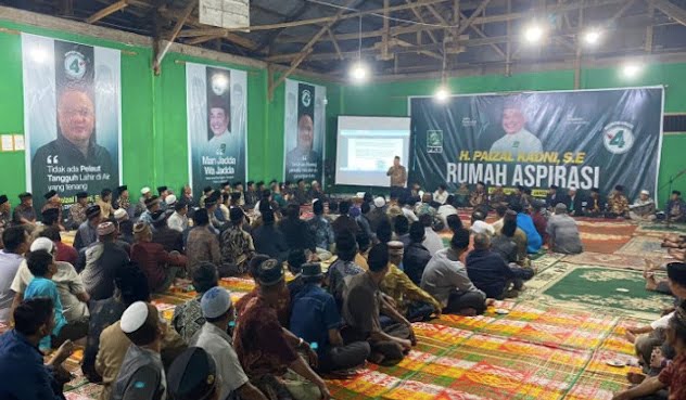 Tokoh masyarakat dan tokoh adat tanah sekudung berkumpul di Rumah aspirasi Paizal kadni. Foto: (Oga/Jambiseru.com)