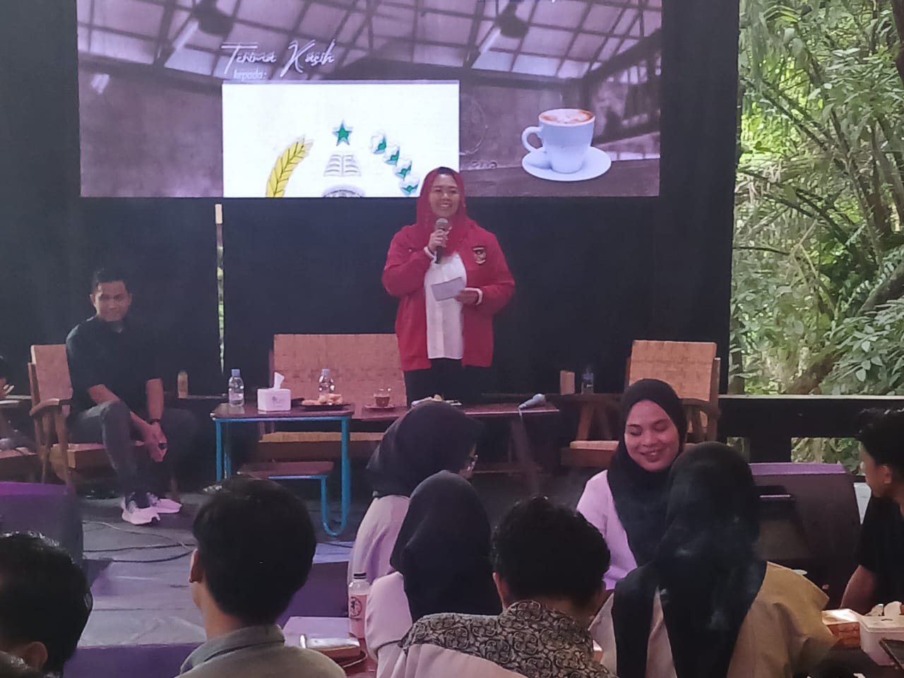 aacara ngopi dan diskusi santai bareng yenny wahid