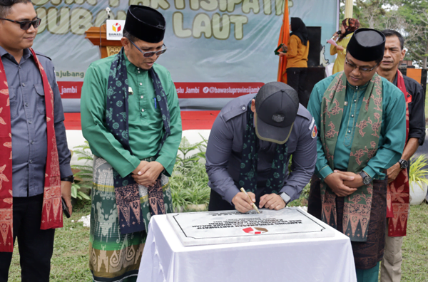 badan pengawas pemilihan umum ketua bawaslu provinsi jambi wein arifin meresmikan pengembangan kampung pengawasan partisipatif di desa bajubang laut badan pengawas pemilihan umum ketua bawaslu provinsi jambi wein arifin meresmikan pengembangan kampung pengawasan partisipatif di desa bajubang laut
