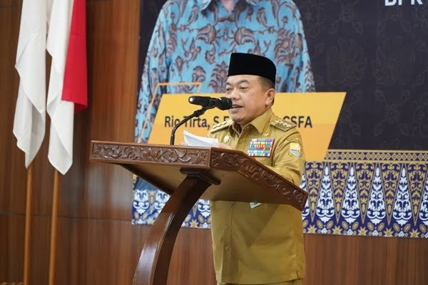gubernur jambi, al haris saat menghadiri serah terima jabatan (sertijab) kepala perwakilan badan pemeriksa keuangan (bpk) perwakilan provinsi jambi. gubernur jambi, al haris saat menghadiri serah terima jabatan (sertijab) kepala perwakilan badan pemeriksa keuangan (bpk) perwakilan provinsi jambi.