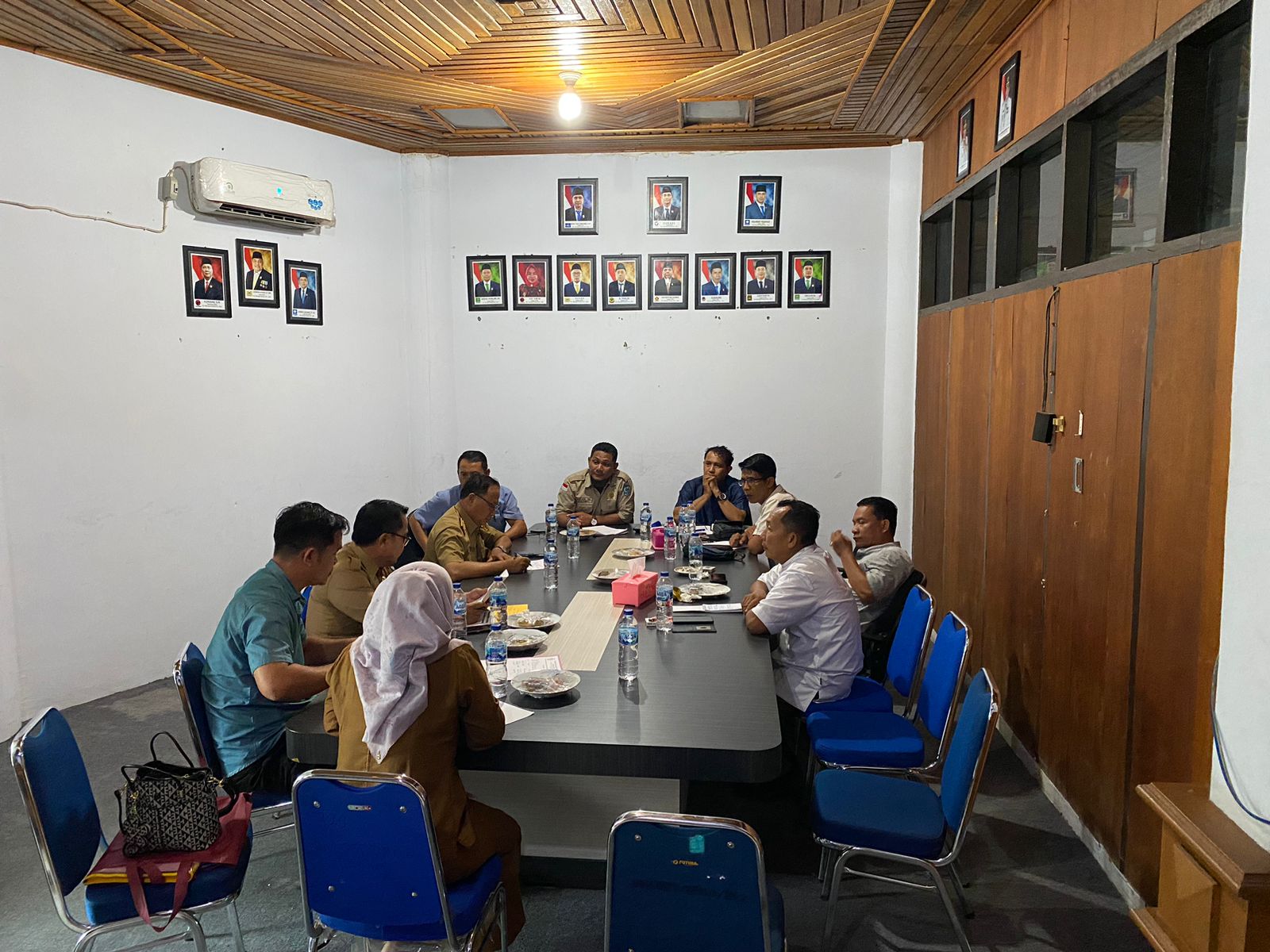 Komisi II DPRD Merangin panggil Dinas Pendidikan terkait Kisruh Pegawai Pemerintah dengan Perjanjian Kerja (P3K) guru di kabupaten Merangin. Senin (8/1/2024) Sore. Doc: Edo BiRu Komisi II DPRD Merangin panggil Dinas Pendidikan terkait Kisruh Pegawai Pemerintah dengan Perjanjian Kerja (P3K) guru di kabupaten Merangin. Senin (8/1/2024) Sore. Doc: Edo BiRu