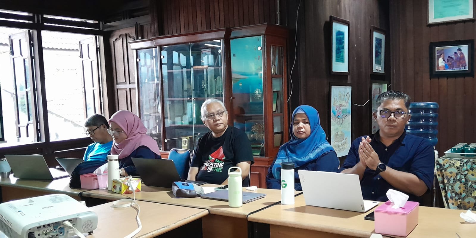 kki warsi saat jumpa pers mengenai banjir kerinci sungai penuh. kki warsi saat jumpa pers mengenai banjir kerinci sungai penuh.