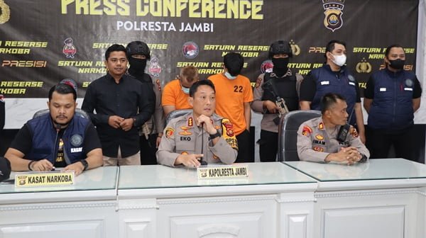 konferensi pers polres jambi. konferensi pers polres jambi.