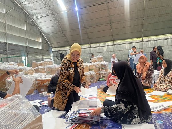 Pj Wali Kota Jambi Sidak Kantor KPU dan Gudang Logistik Pj Wali Kota Jambi Sidak Kantor KPU dan Gudang Logistik