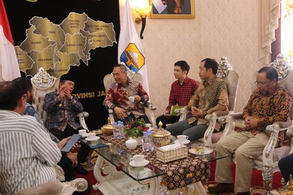 momen gubernur jambi al haris bertemu presdir petrochina.