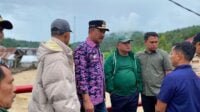 Paizal Kadni meninjau lokasi Banjir di Kerinci. Foto: Oga/Jambiseru.com