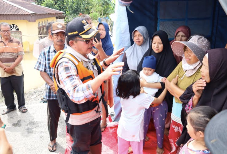 Wako Ahmadi instruksikan Nakes jemput bola layani warga terkena banjir. Foto: Oga/Jambiseru.com