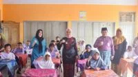 pj walikota jambi sri purwaningsih saat meninjau sdn 212. pj walikota jambi sri purwaningsih saat meninjau sdn 212.