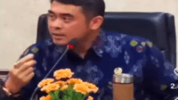 tangkapan layar senator bali arya wedakarna dalam rapat dpd. arya dikecam netizen karena diduga menyinggung hijab.