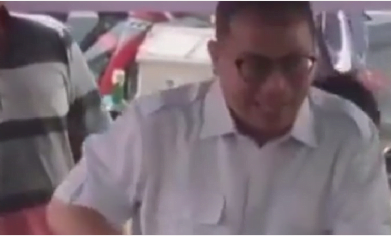 caleg gerindra diduga bagi bagi uang (tangkapan layar)