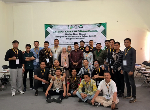 dr maulana foto bersama peserta advance training kader iii badko hmi jambi tingkat nasional.