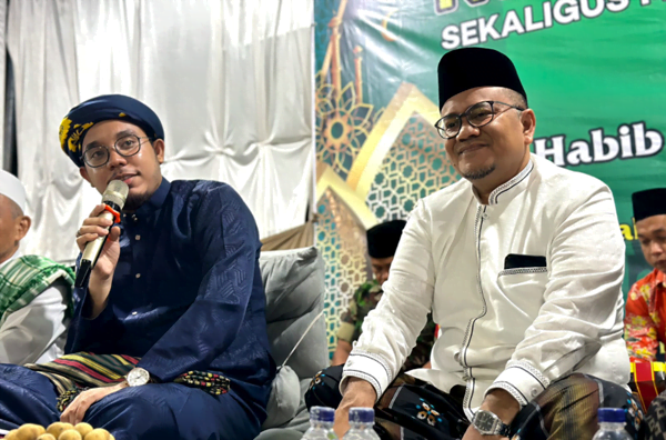 dr maulana saat hadiri acara tabligh akbar di bakung jaya.