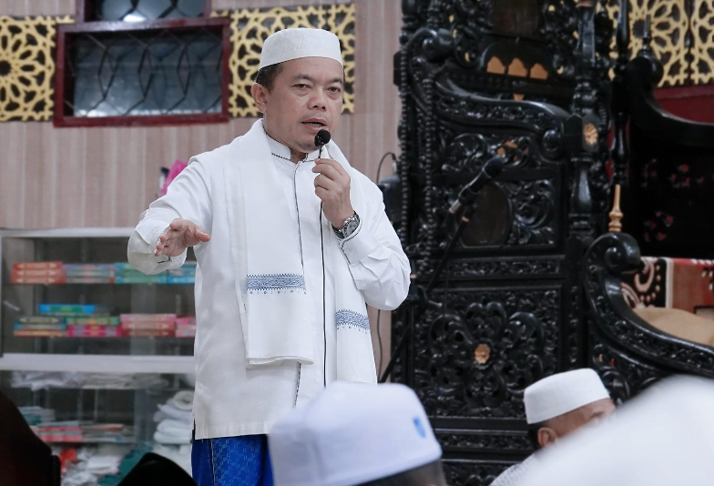 gubernur jambi, al haris safari subuh di masjid al muttaqin kuala tungkal. gubernur jambi, al haris safari subuh di masjid al muttaqin kuala tungkal.