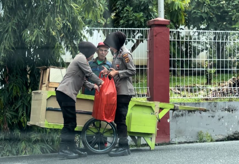 jumat berbagi, polda jambi bagi makan siang gratis