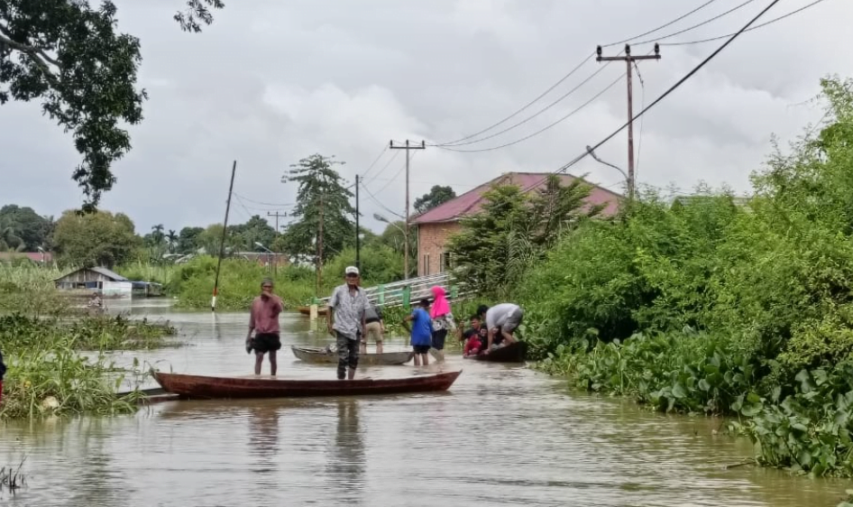 pemkot jambi sediakan perahu ketek gratis untuk memudahkan warga untuk ke tps.