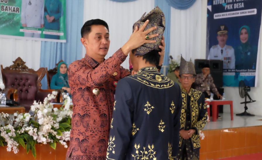 pj bupati muaro jambi, bachyuni deliansyah mengukuhkan lam desa marga mulya, kecamatan sungai bahar pj bupati muaro jambi, bachyuni deliansyah mengukuhkan lam desa marga mulya, kecamatan sungai bahar