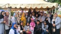 Ramadan Bahagia, Ikatan Keluarga Maulana Bagikan Ratusan Takjil di RPM Kota Jambi