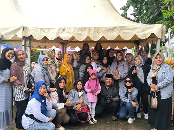 Ramadan Bahagia, Ikatan Keluarga Maulana Bagikan Ratusan Takjil di RPM Kota Jambi Ramadan Bahagia, Ikatan Keluarga Maulana Bagikan Ratusan Takjil di RPM Kota Jambi