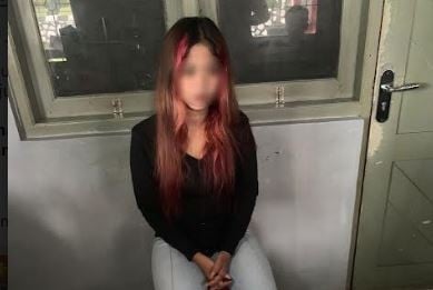 Gadis berparas cantik di Semarang ditangkap petugas karena kedapatan menyelundupkan paket sabu ke lapas. Gadis berparas cantik di Semarang ditangkap petugas karena kedapatan menyelundupkan paket sabu ke lapas.