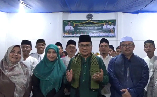 h. maulana dan forum rt kota jambi berbuka puasa bersama warga talang gulo. h. maulana dan forum rt kota jambi berbuka puasa bersama warga talang gulo.