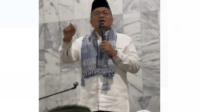 h. maulana menjadi imam tarawih di langgar an nur kebon handil