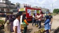 Tampak warga antusias mengantri membeli gas elpiji kg di operasi pasar, Pasar Rakyat Bangko. Sabtu (16/3/2024).