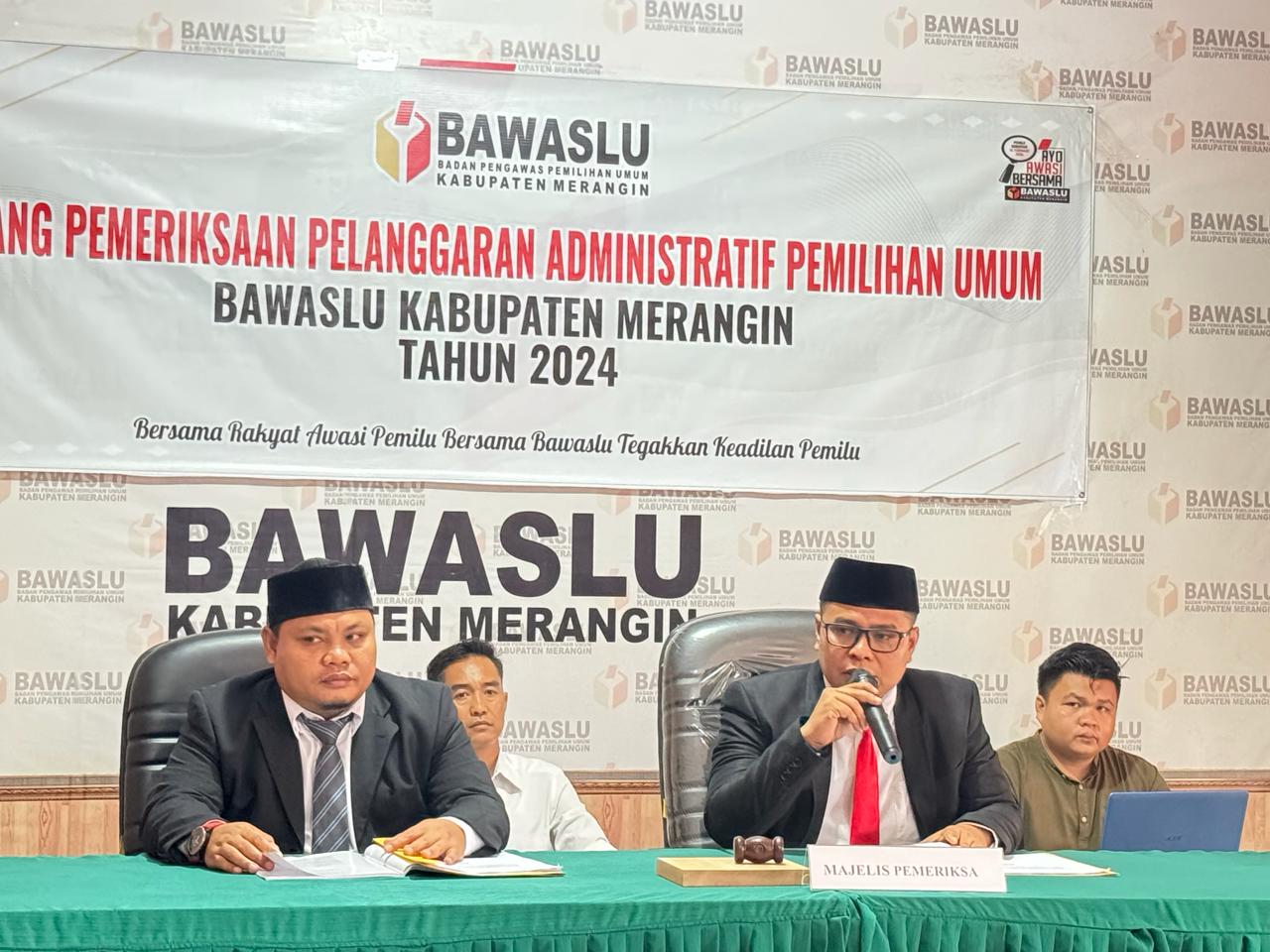 Badan Pengawas Pemilihan Umum (Bawaslu) Kabupaten Merangin melaksanakan kegiatan Sidang pemeriksaan pelanggaran Administratif Pemilihan Umum Tahun 2024.