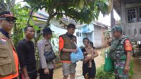 penyerahan bantuan korban banjir penyerahan bantuan korban banjir