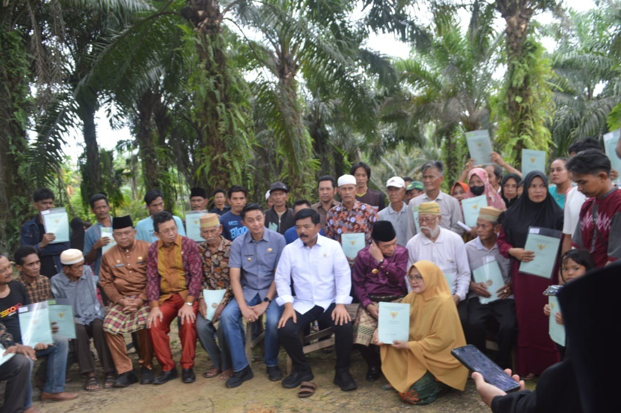 penyerahan sertifikat tanah