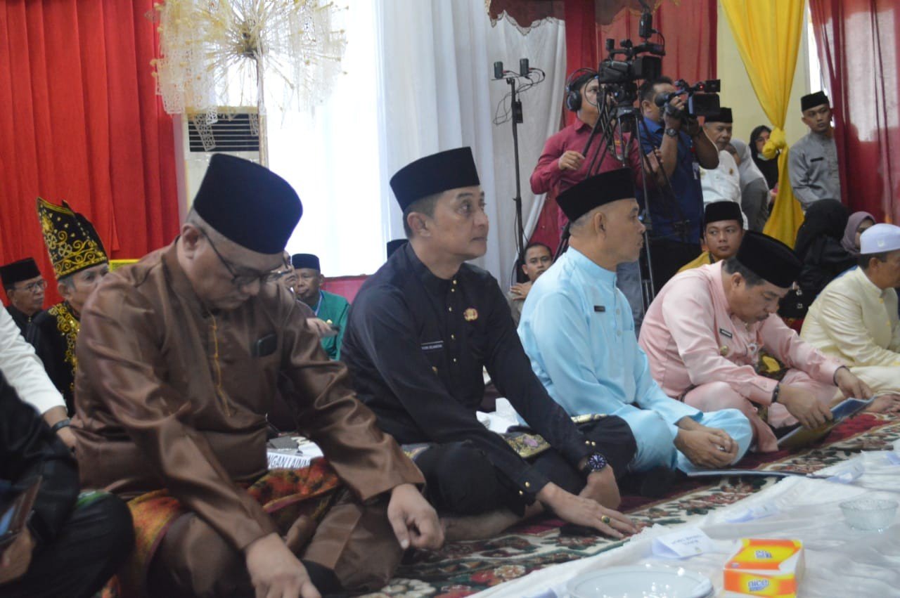 pj bupati pengukuhan adat
