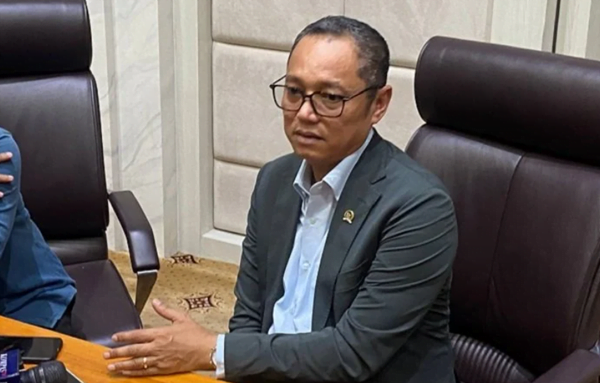 politikus pdi perjuangan, deddy yevri sitorus menyatakan, fraksi partainya di dpr siap menggulirkan hak angket . politikus pdi perjuangan, deddy yevri sitorus menyatakan, fraksi partainya di dpr siap menggulirkan hak angket .