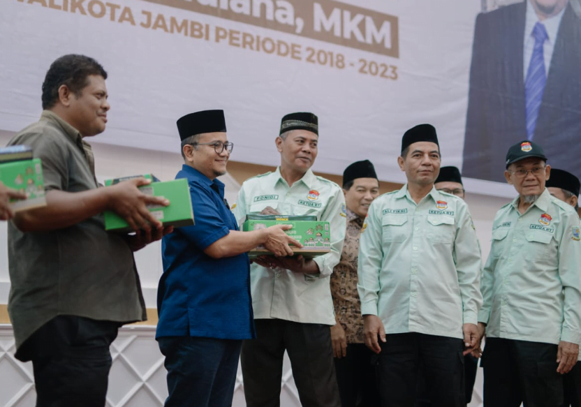 H. Maulana bersilaturahmi bersama masyarakat serta seluruh Ketua RT se Kecamatan Alam Barajo dan Kota Baru.
