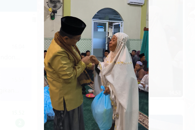H. Maulana Kembali Bagikan Paket Sembako ke Warga Kenali Asam Bawah H. Maulana Kembali Bagikan Paket Sembako ke Warga Kenali Asam Bawah