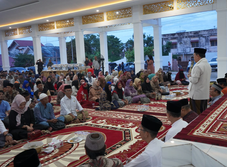 Gubernur Al Haris Buka Puasa Bersama Insan Pers se-Provinsi Jambi Gubernur Al Haris Buka Puasa Bersama Insan Pers se-Provinsi Jambi