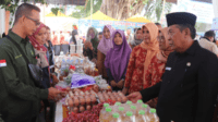 wakil gubernur jambi, abdullah sani saat hadir pada pembukaan bazar ramadhan 1445 h dharma wanita persatuan provinsi (dwp) jambi.