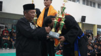 wakil gubernur jambi, abdullah sani saat hadir pada penutupan kejuaraan pencak silat psht open piala gubernur jambi